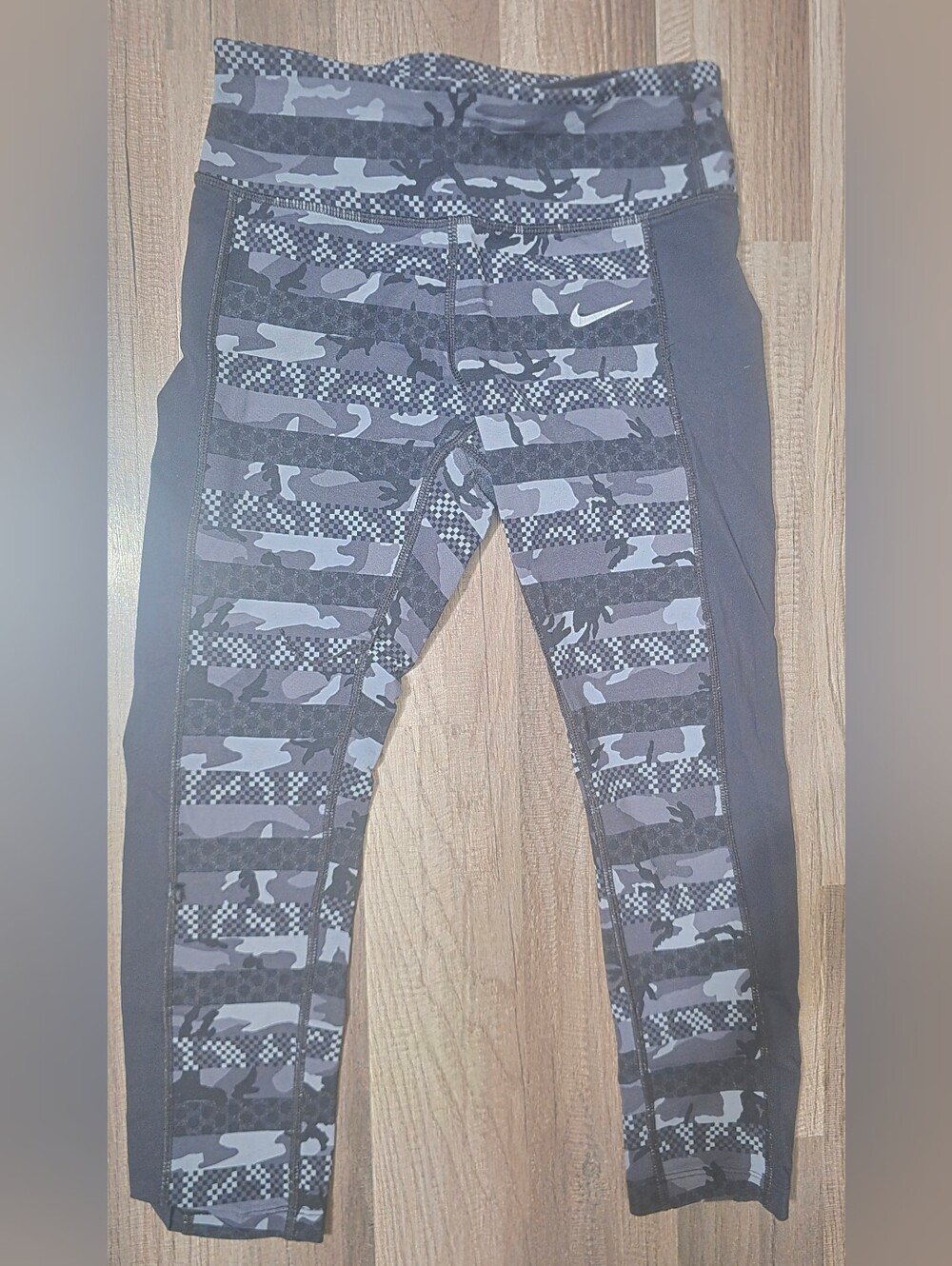 Nike Women's Black and Gray Camo Leggings